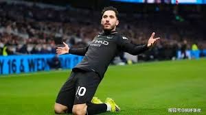 前意甲裁判谈DV9点球被吹：他和防守球员互有拉扯，都不犯规